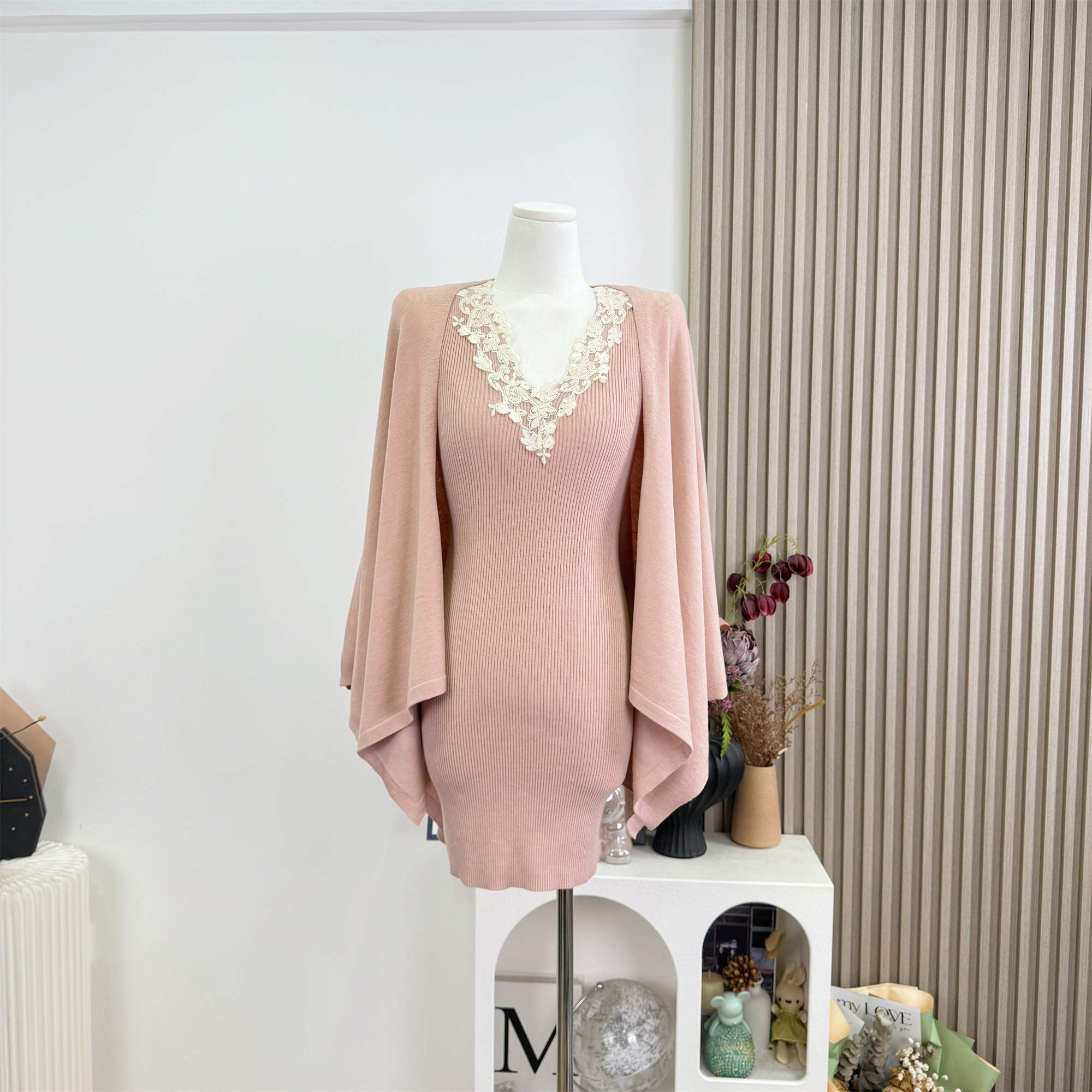 Hotdog Spicy Love Letter Two-Color Lace V-Neck Dress Elegant Knit Set for Women