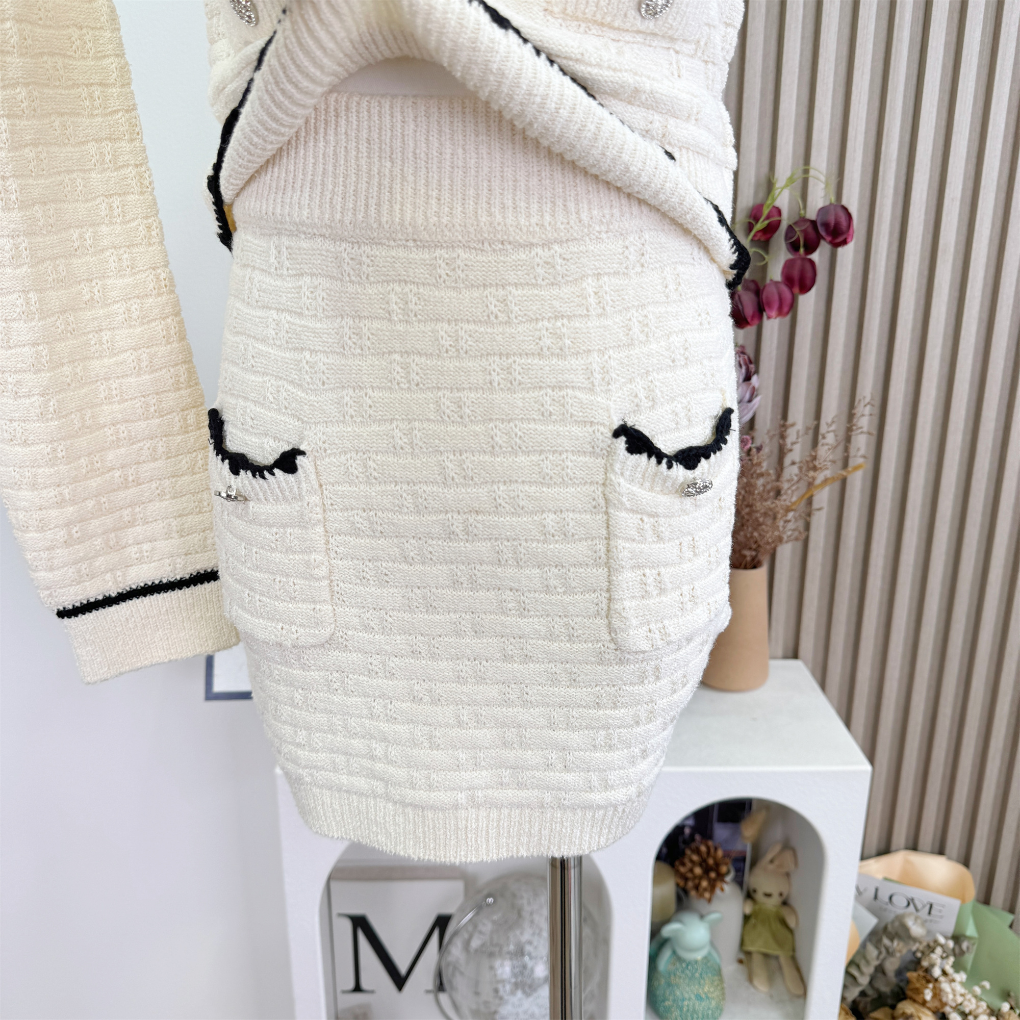 Chiarazz Woven V-Neck Knit Vest Cardigan and Contrast Skirt Three-Piece Set