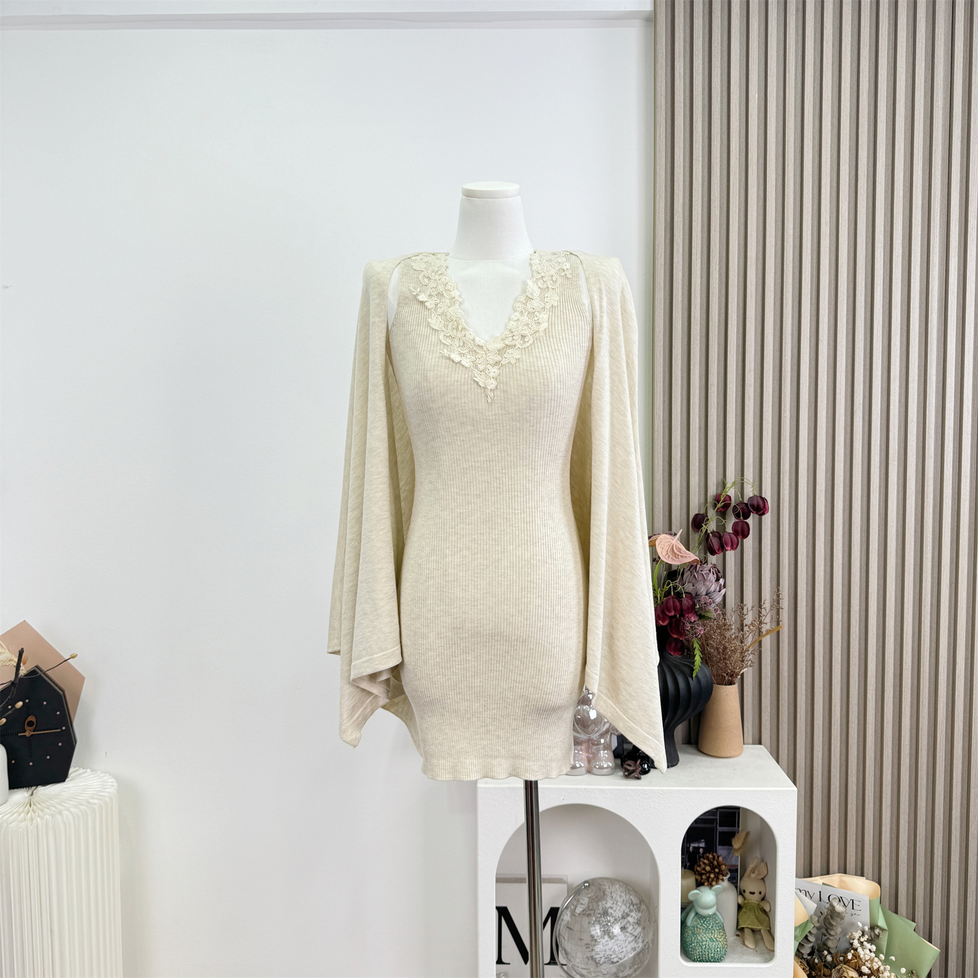 Hotdog Spicy Love Letter Two-Color Lace V-Neck Dress Elegant Knit Set for Women